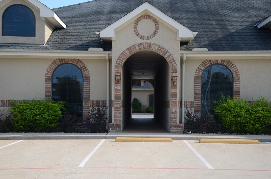 More Photos Of 7115 FM 2920, Spring Unknown For Lease