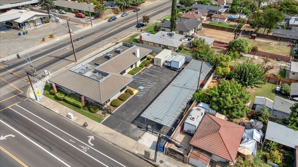 More Photos Of 445 W Dakota Ave, Fresno Office Residential For Sale