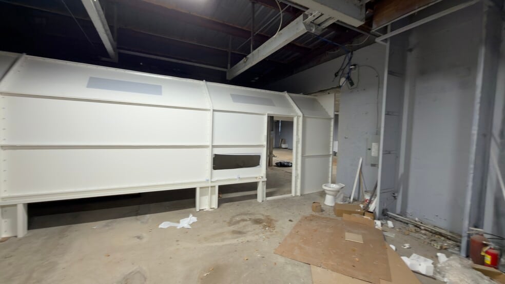 More Photos Of 2800 Delano St, Pensacola Warehouse For Lease