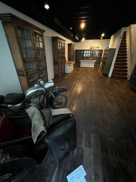 More Photos Of 610 E Market St, Louisville Freestanding For Sale