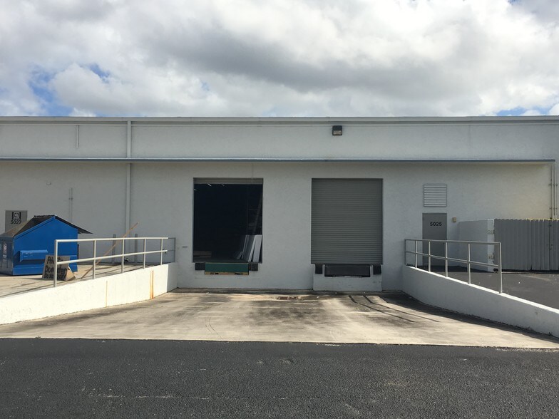 More Photos Of 5001-5035 N Hiatus Rd, Sunrise Warehouse For Lease