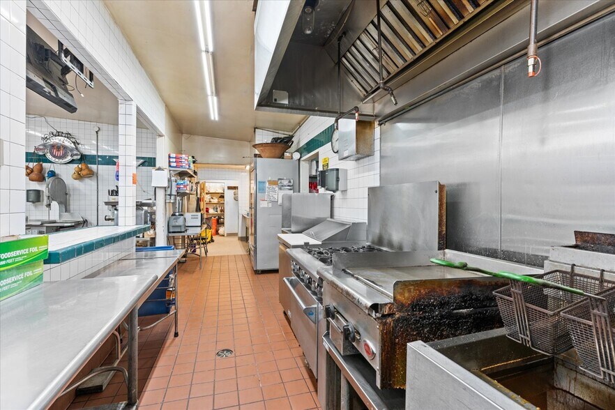 More Photos Of 10448 CA-99, Live Oak Supermarket For Sale