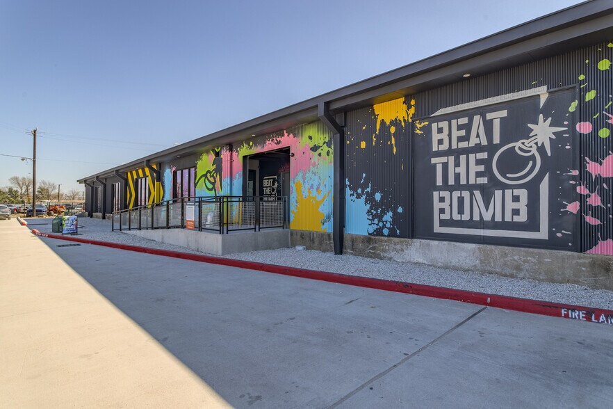 More Photos Of 2103 Lyons Ave, Houston Freestanding For Lease