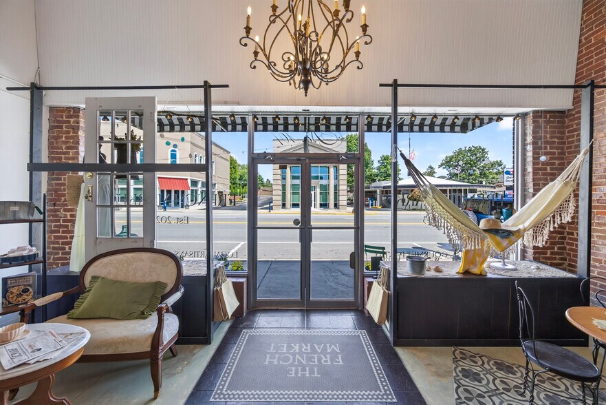 More Photos Of 107 W Commercial Ave, Monterey Office For Sale
