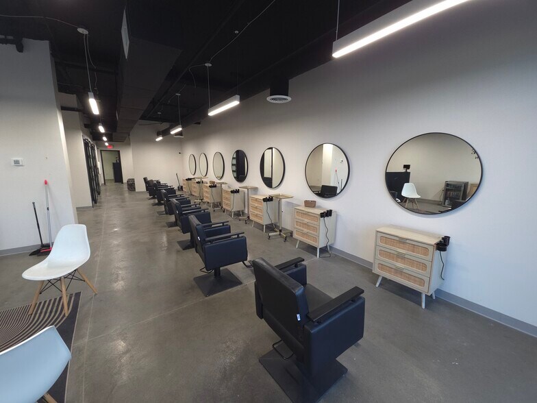 More Photos Of 7510 N Oak Trfy, Gladstone Apartments For Lease