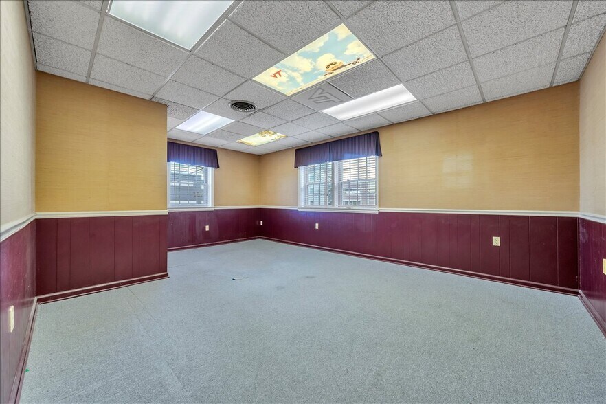 More Photos Of 356-358 Campbell Ave NW, Roanoke Office For Sale