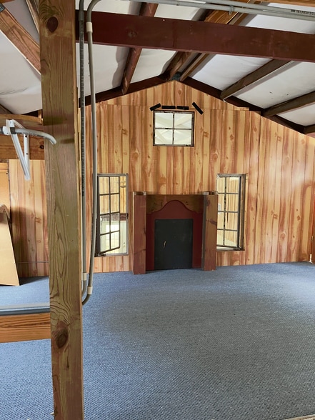 More Photos Of 938 Springdale Dr, Clinton Garden Center For Sale