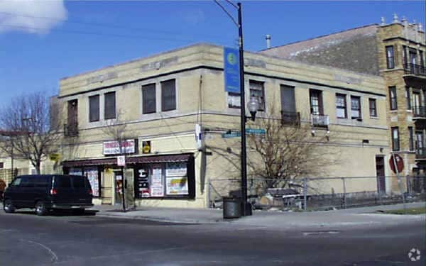 More Photos Of 1100-1112 W Thorndale Ave, Chicago Storefront Retail Residential For Lease