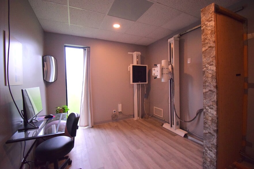 More Photos Of 1708 Jefferson Ave, Mount Vernon Office For Sale