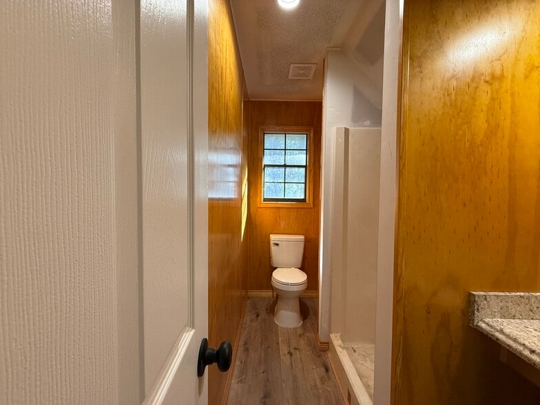 More Photos Of 280 Broken Arrow Marina, Livingston Hotel For Sale