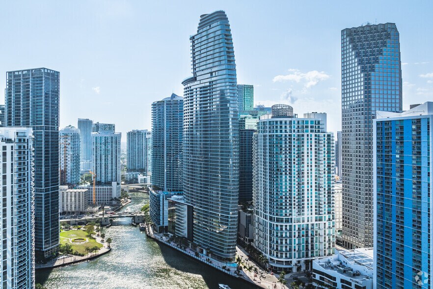 More Photos Of 300 Biscayne Boulevard Way, Miami Apartments For Lease