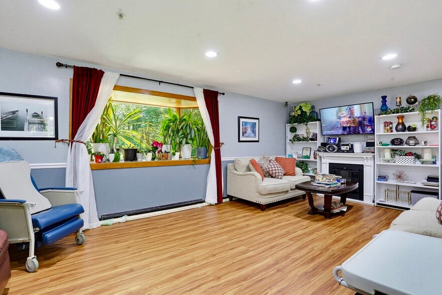 More Photos Of 515 Apple Grove Rd, Silver Spring Assisted Living For Sale
