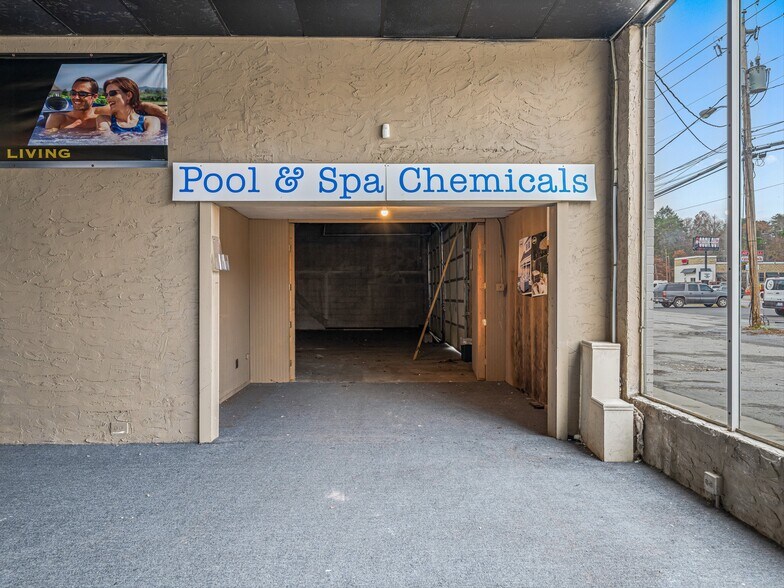 More Photos Of 1048 Patton Ave, Asheville Storefront For Lease