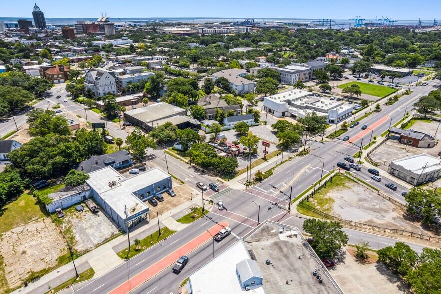 More Photos Of 8 N Broad St, Mobile Fast Food For Sale