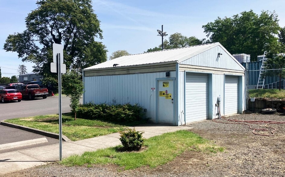 More Photos Of 10930 NE Marx St, Portland Flex For Sale