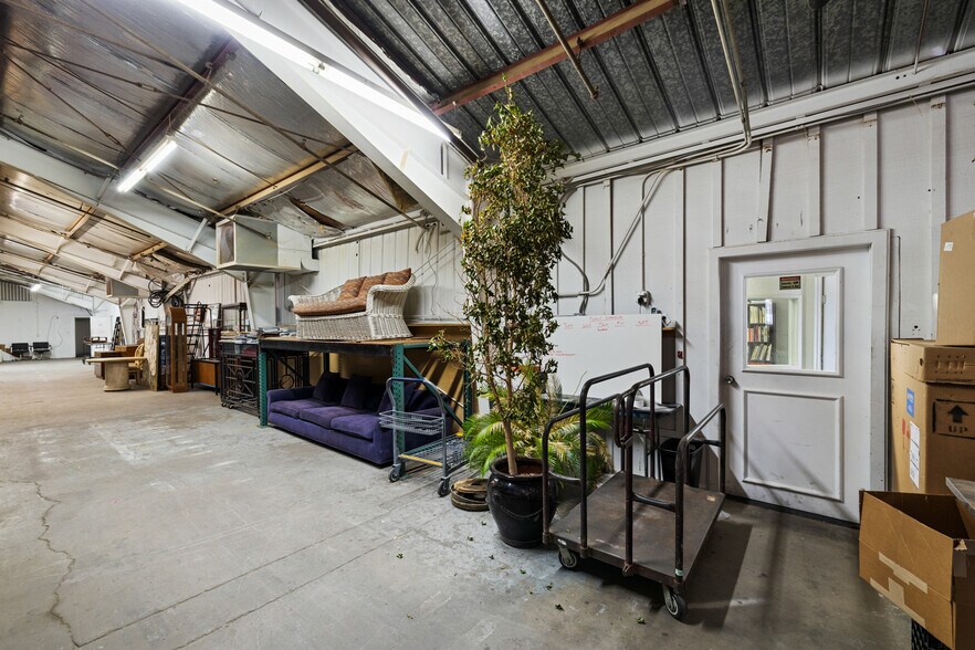 More Photos Of 4775-4779 E Ramon Rd, Palm Springs Warehouse For Sale