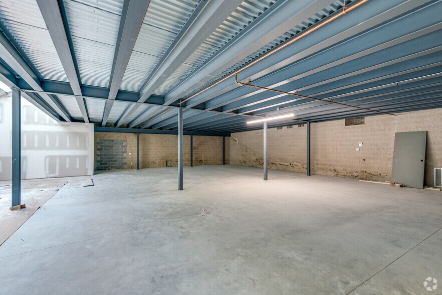 More Photos Of 7602 W Mequon Rd, Mequon Unknown For Lease