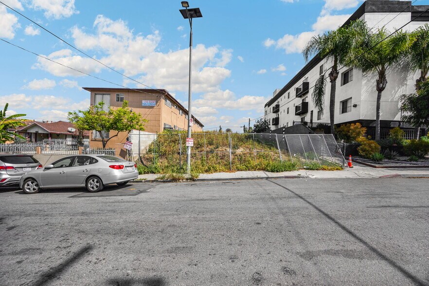 More Photos Of 2113 W Court St, Los Angeles Land For Sale