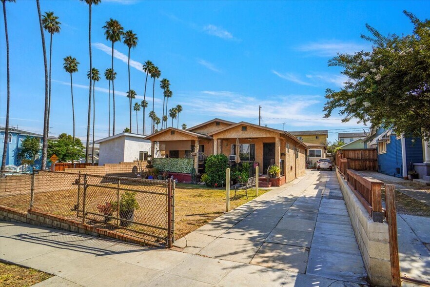Primary Photo Of 2737 Avenue 30, Los Angeles Apartments For Sale