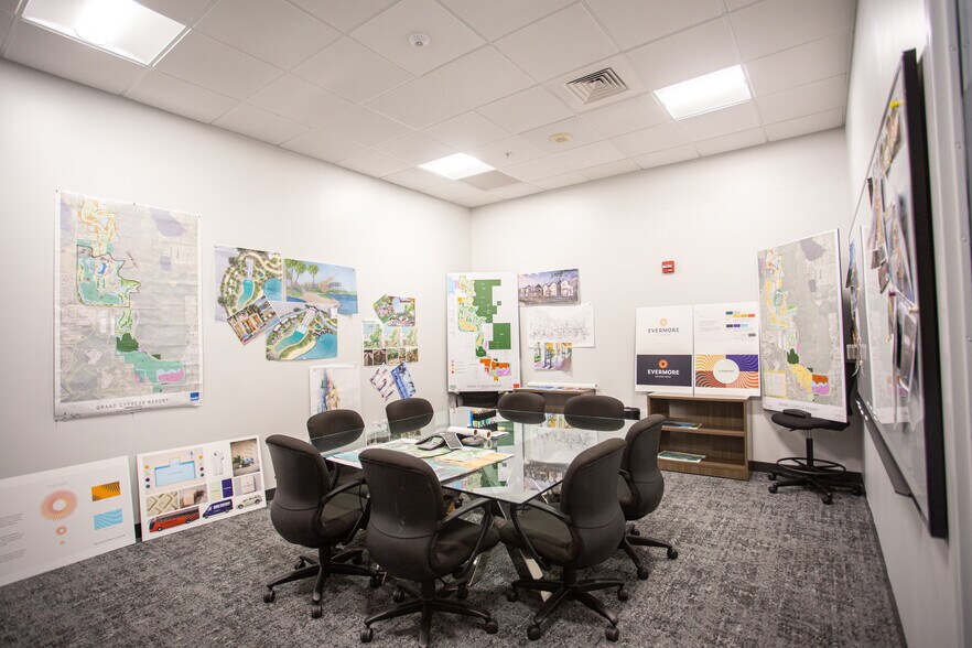 More Photos Of 450 S Orange Ave, Orlando Office For Lease