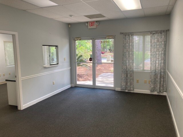 More Photos Of 119 Springhall Dr, Goose Creek Medical For Sale