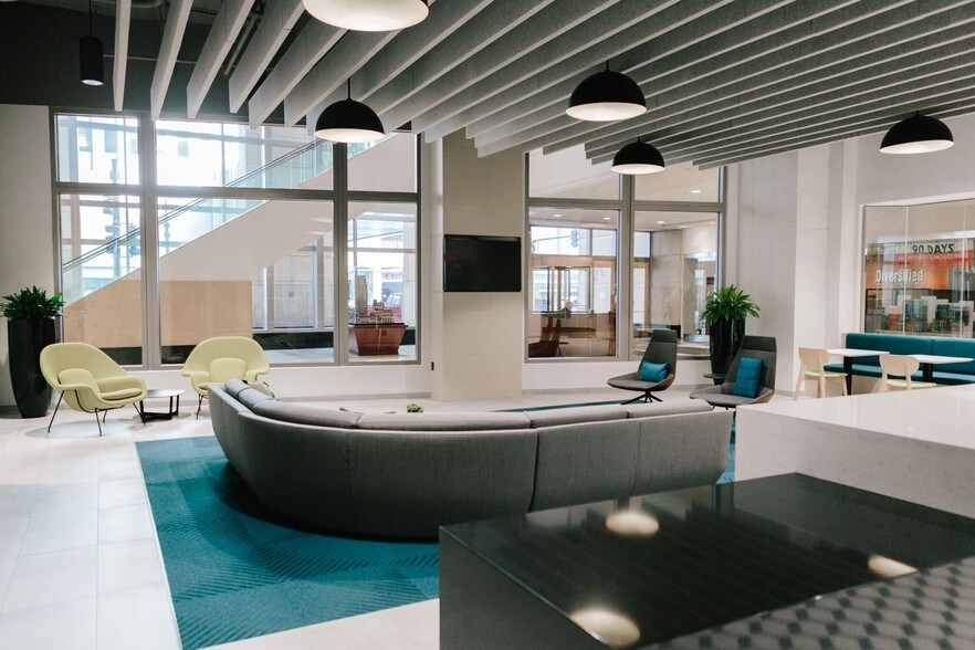 More Photos Of 800 LaSalle Ave, Minneapolis Office For Lease