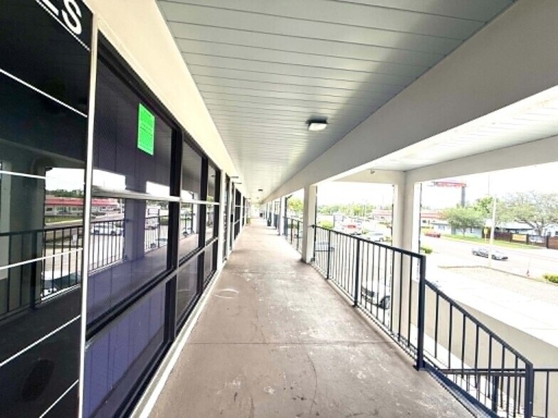 More Photos Of 1005 W Busch Blvd, Tampa Freestanding For Sale