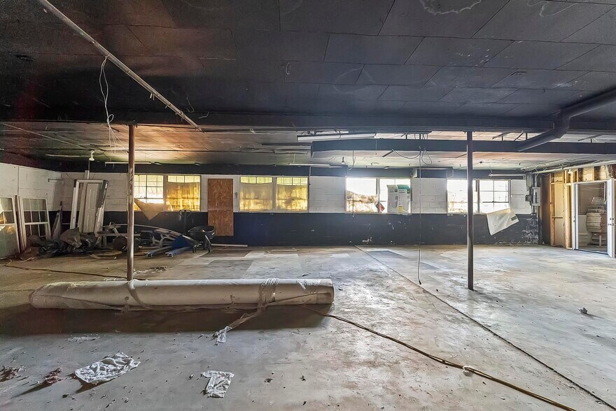 More Photos Of 909-911 Milton Rd, Alton Flex For Sale