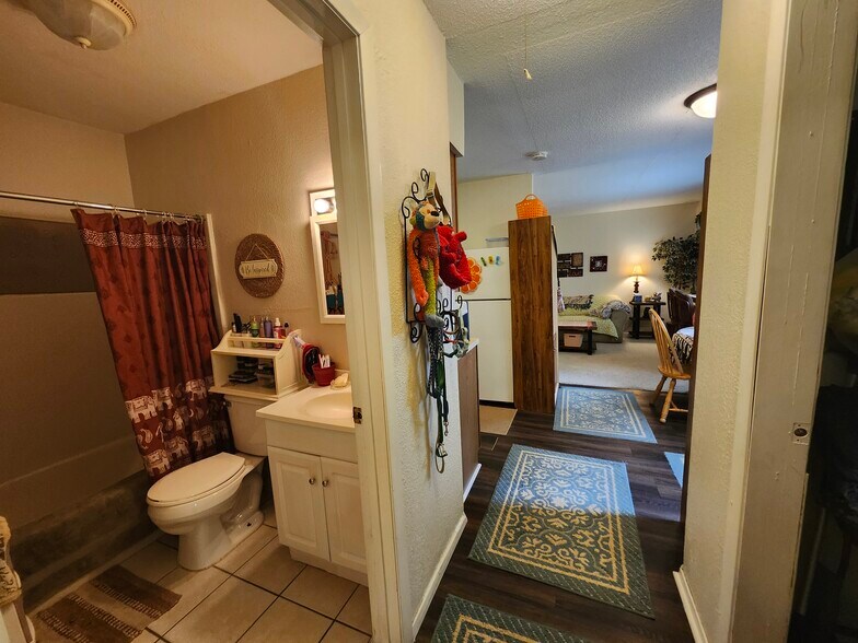 More Photos Of 204 3rd St SW, Rake Apartments For Sale