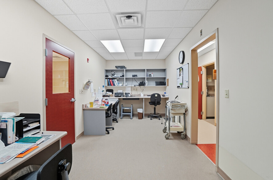 More Photos Of 916-920 W Market St, Lima Medical For Lease