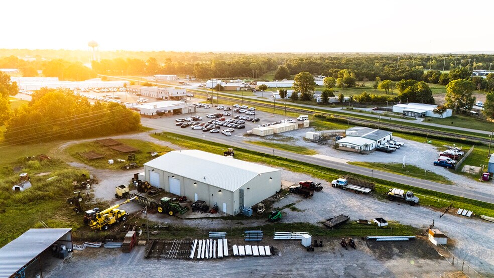 More Photos Of 919 S Roland St, Bristow Distribution For Sale
