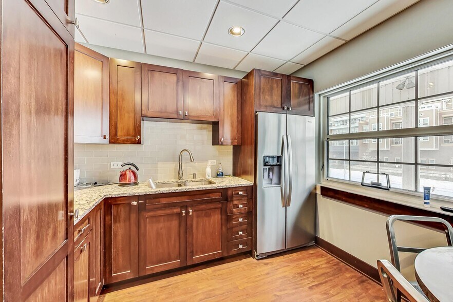 More Photos Of 1775 Glenview Rd, Glenview Medical For Lease