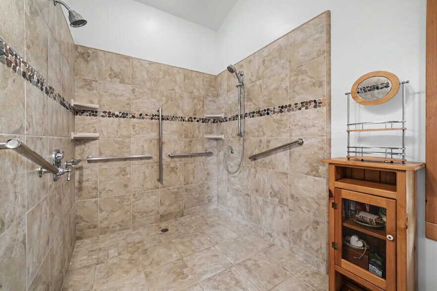 More Photos Of 21376 Consolation St, Volcano Specialty For Sale
