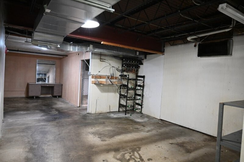 More Photos Of 517 S 4th St, Springfield General Retail For Sale