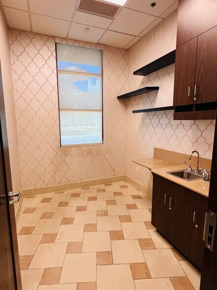 More Photos Of 2693 E Washington Blvd, Pasadena Medical For Lease