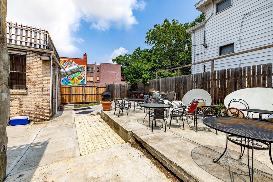 More Photos Of 3550 Montgomery Rd, Cincinnati Restaurant For Lease