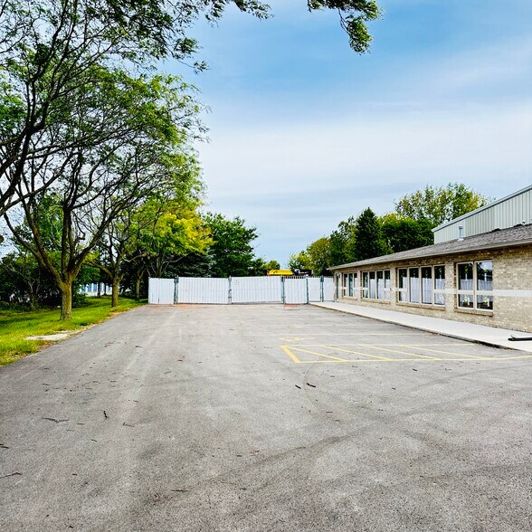 More Photos Of 700 E North St, Elburn Service For Sale