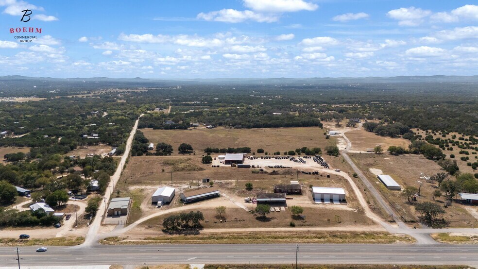 More Photos Of 9106 Highway 16, Pipe Creek Flex For Sale