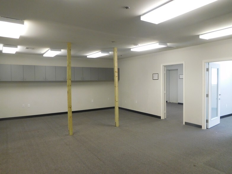More Photos Of 3130 Strawberry Rd, Pasadena Service For Lease