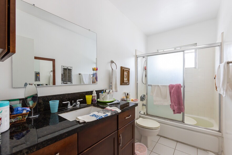 More Photos Of 406 S St Andrews Pl, Los Angeles Apartments For Sale