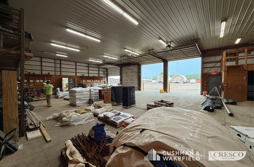 More Photos Of 842 Abbe Rd, Sheffield Village Light Distribution For Lease