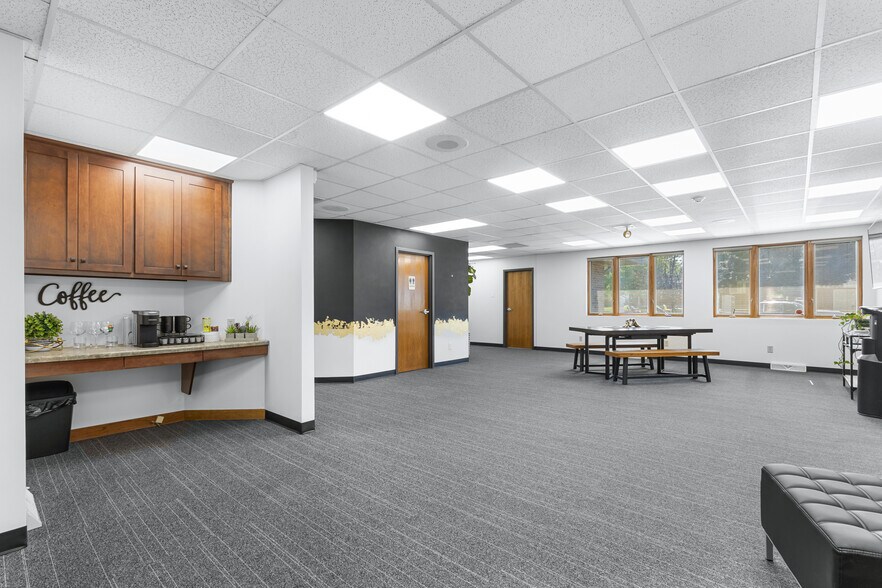 More Photos Of 277 N 9th St, De Pere Medical For Lease