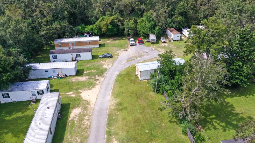 More Photos Of 9771 Guidy Ln, Pensacola Manufactured Housing Mobile Home Park For Sale