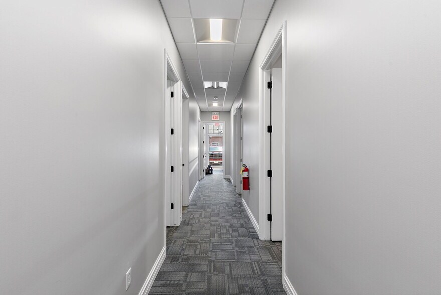 More Photos Of 220 Garden St, Yorkville Office For Sale