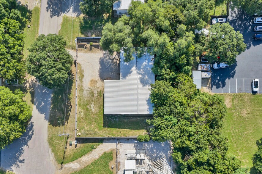 More Photos Of 201 W 9th St, Burnet Warehouse For Sale