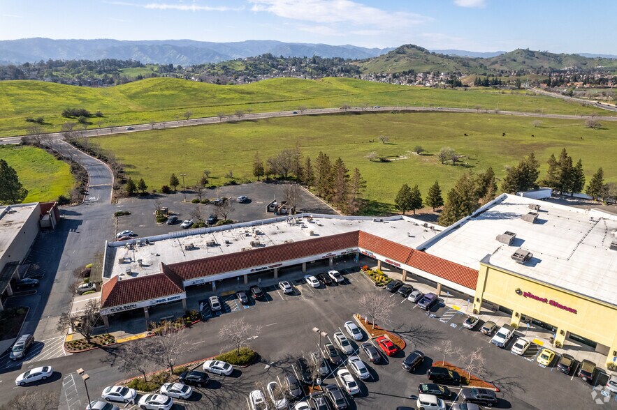 More Photos Of 100-152 Browns Valley Pky, Vacaville Unknown For Lease