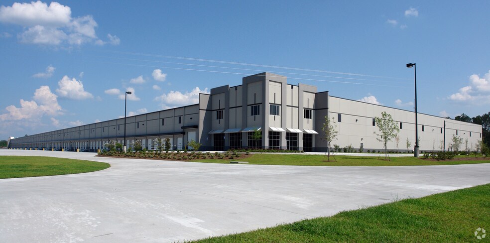 More Photos Of 951 Interstate Centre Blvd, Black Creek Distribution For Lease