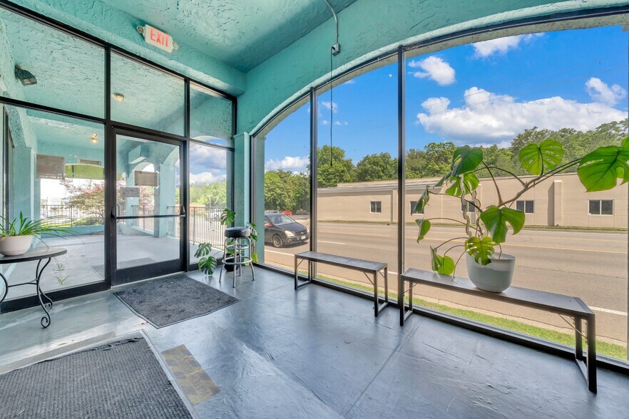 More Photos Of 2601 Franklin Rd, Roanoke Freestanding For Sale