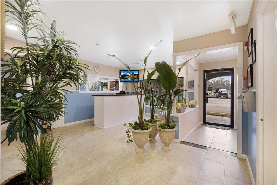 More Photos Of 2121 N Grand Blvd, Pearland Specialty For Sale