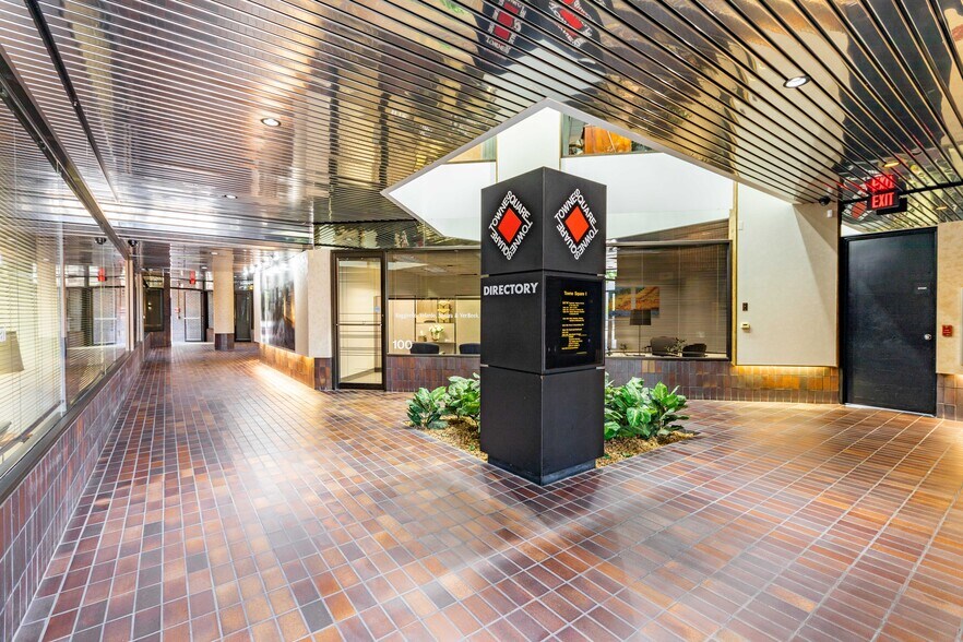 More Photos Of 10 S Main St, Mount Clemens Office For Lease